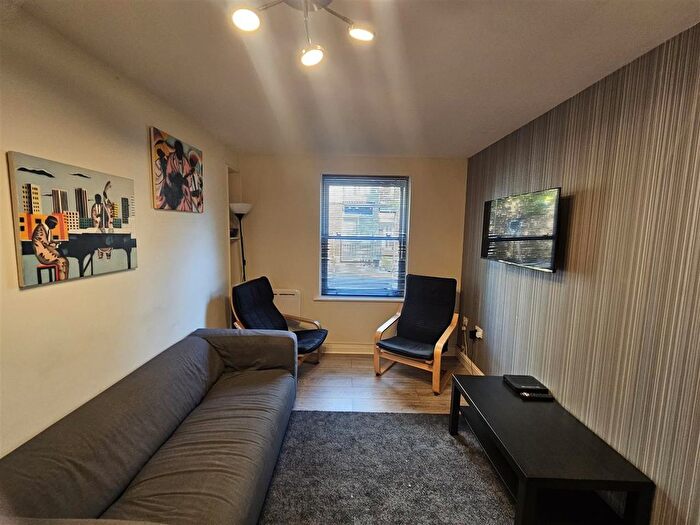 3 Bedroom Flat To Rent In St Andrews Close, Canterbury, CT1