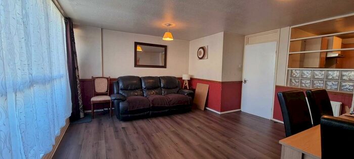 2 Bedroom Flat To Rent In Distillery Walk, Brentford TW8