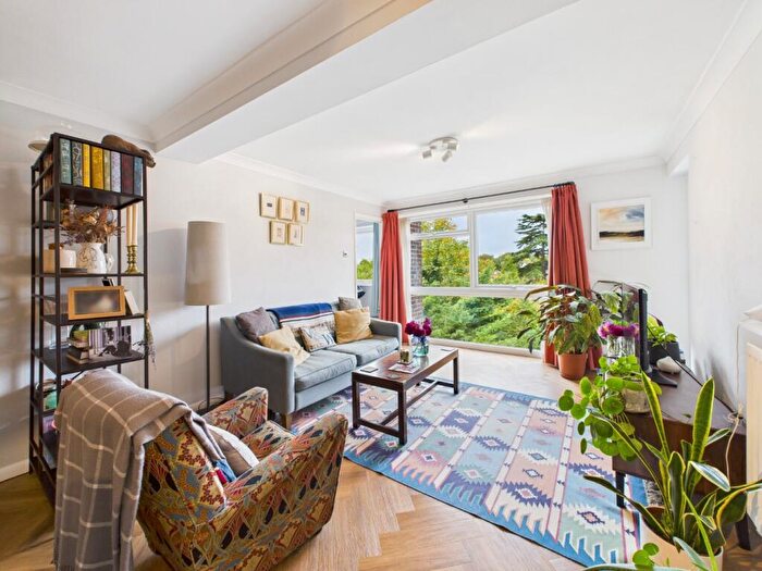 2 Bedroom Flat For Sale In Arundel Court, Beckenham Grove, Bromley, Kent, BR2