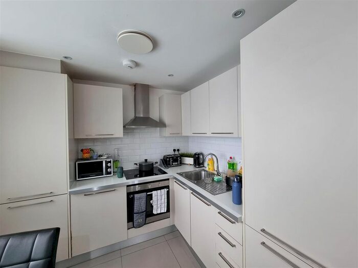 1 Bedroom Flat To Rent In Turnpike Lane, London, N8