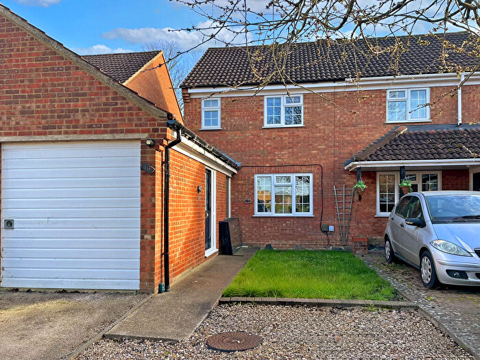 3 Bedroom Semi Detached House For Sale In Hawesmere Close, Biggleswade, SG18
