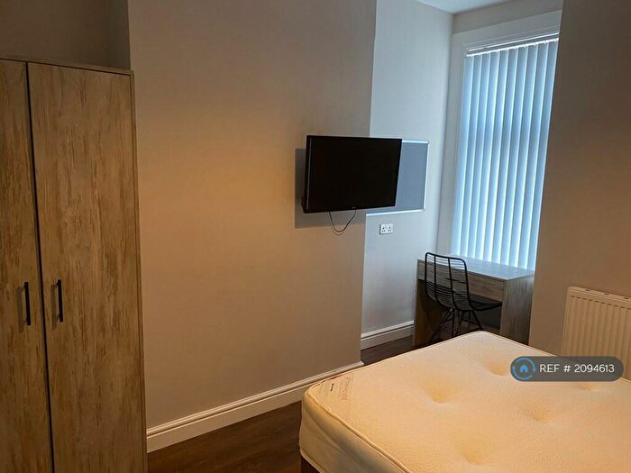 7 Bedroom End Of Terrace House To Rent In Jubilee Drive, Liverpool, L7