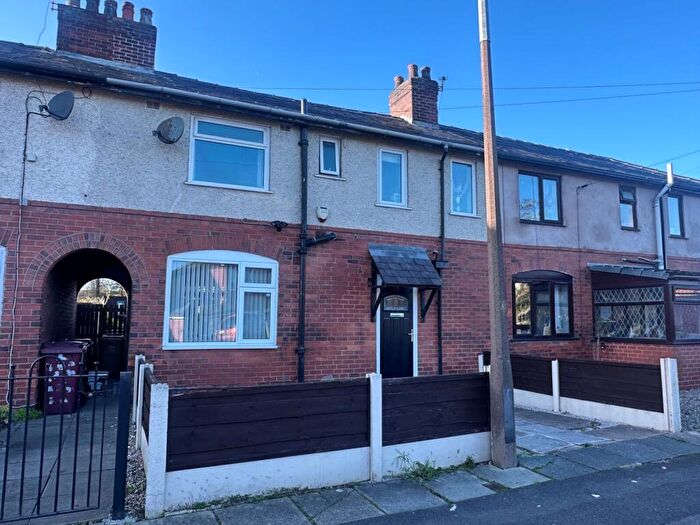 3 Bedroom Terraced House For Sale In Howard Avenue, Kearsley, BL4