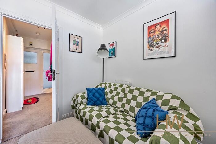 1 Bedroom Flat For Sale In Cornwall Court, Wilbury Avenue, Hove, BN3