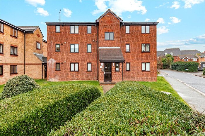 2 Bedroom Flat For Sale In Latimer Drive, Hornchurch, RM12