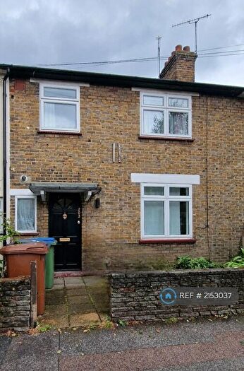 4 Bedroom Terraced House To Rent In Winns Avenue, London, E17