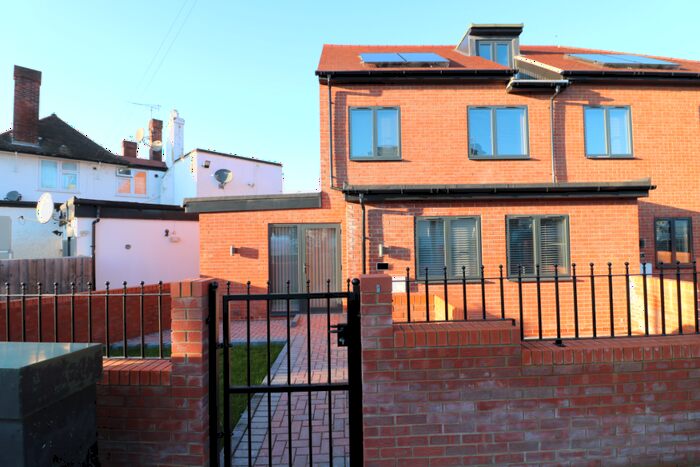 3 Bedroom Semi-Detached House To Rent In Tring Close, Ilford, Essex, IG2