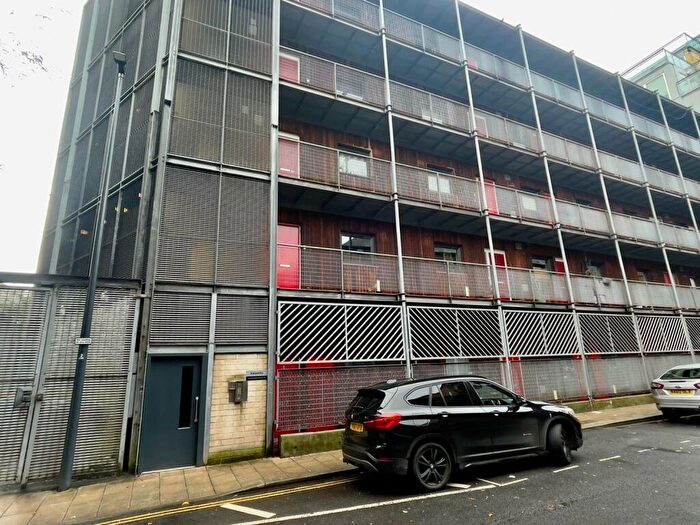 1 Bedroom Flat To Rent In New York Street, Leeds, West Yorkshire, LS2