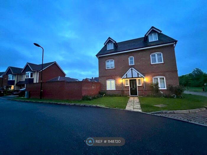 5 Bedroom Detached House To Rent In Boxall Way, Slough, SL3