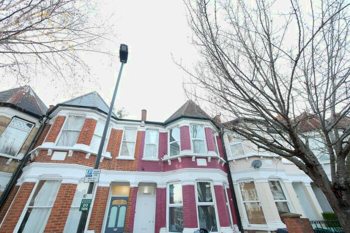 Studio To Rent In Dongola Road, London N17