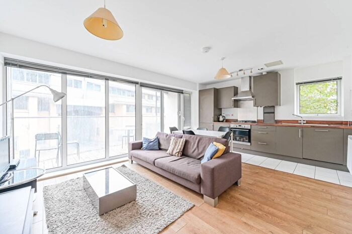 2 Bedroom Flat For Sale In Coutts House, Tower Hamlets, London, E14