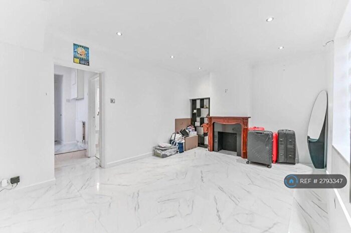 3 Bedroom End Of Terrace House To Rent In Thornton Road, Carshalton, SM5