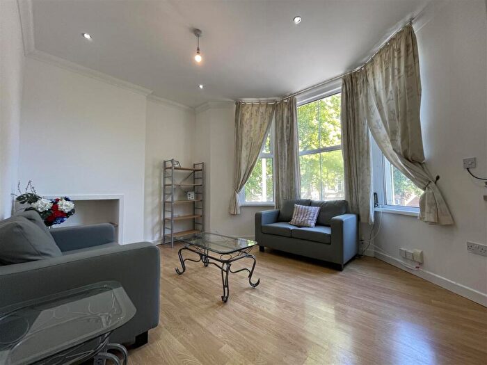 2 Bedroom Apartment To Rent In Richmond Road, Cardiff, CF24