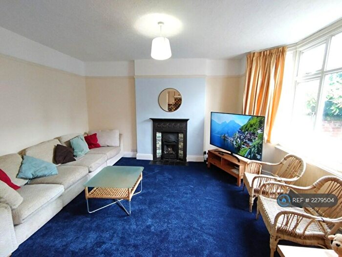 5 Bedroom Detached House To Rent In Harlaxton Drive, Nottingham, NG7