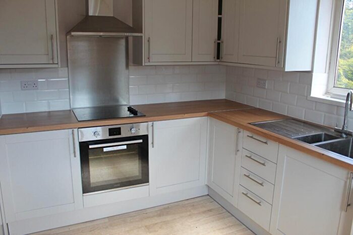 2 Bedroom Maisonette To Rent In Royston Avenue, Byfleet, West Byfleet, KT14