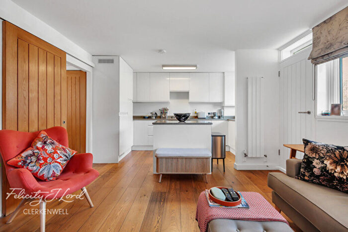 1 Bedroom Apartment For Sale In Goswell Road, London, EC1V