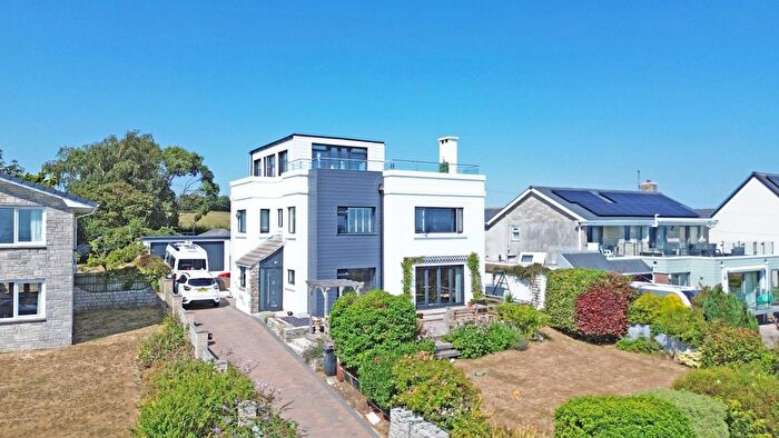 4 Bedroom Detached House For Sale In Brackendown Avenue, Weymouth, DT3