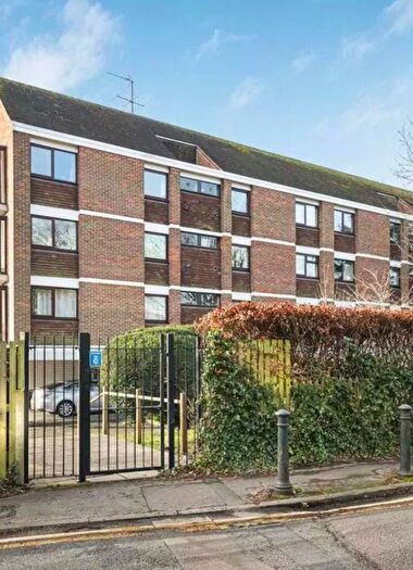 3 Bedroom Flat To Rent In Riverside Court, Caversham, Reading, RG4