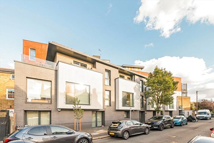 1 Bedroom Flat To Rent In Denehurst Gardens, Acton, W3