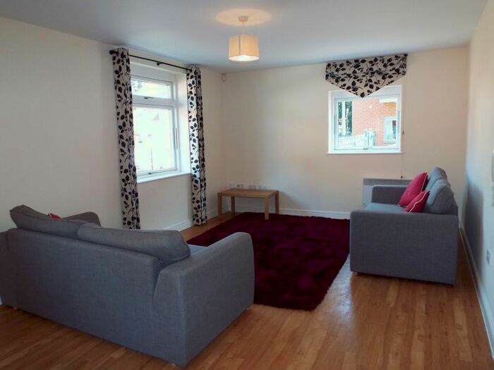 2 Bedroom Flat To Rent In Middlepark Drive, Northfield, Birmingham, B31
