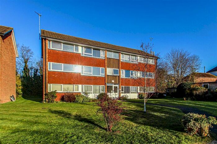 2 Bedroom Flat To Rent In Master Close, Oxted, Surrey RH8