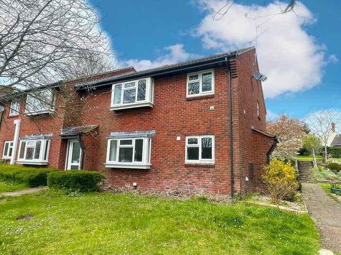 2 Bedroom Flat To Rent In Sheasby Close, Sixpenny Handley, Salisbury, SP5