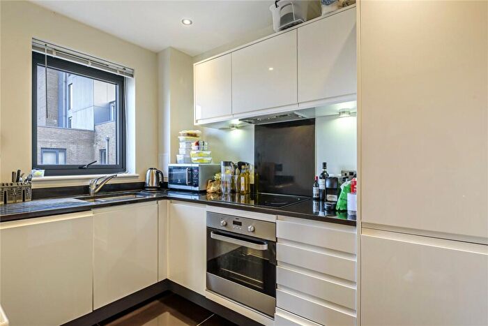 2 Bedroom Flat To Rent In Green Lanes Walk, Manor House, London, N4