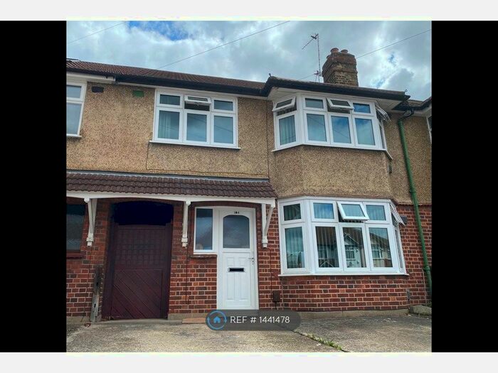 3 Bedroom Terraced House To Rent In Springwell Road, Hounslow, TW5
