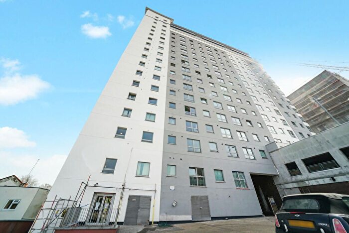 2 Bedroom Flat To Rent In Throwley Way, Sutton, SM1