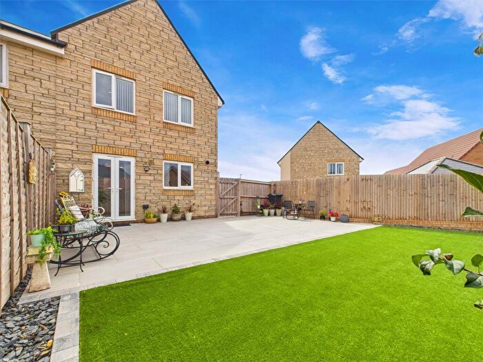 3 Bedroom Semi-Detached House For Sale In Tanner Road, Mead Fields, North Somerset, BS29