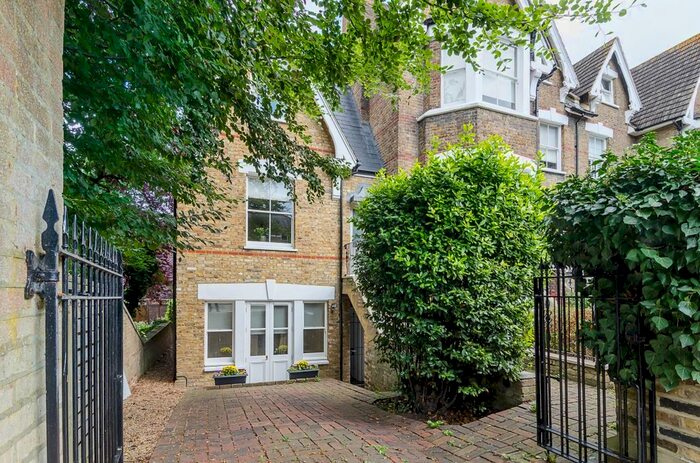3 Bedroom Mews To Rent In Marchmont Road, Richmond, TW10