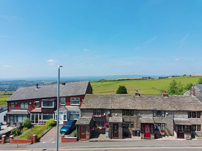 2 Bedroom Cottage For Sale In Grains Bar, Oldham, OL4