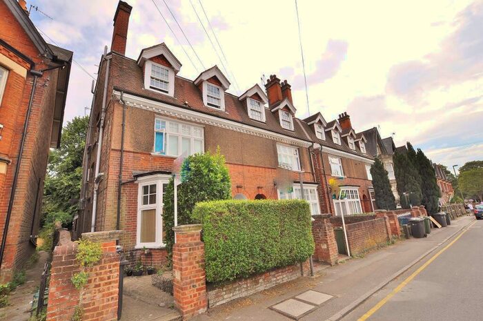 Apartment To Rent In York Road, Guildford, Surrey, GU1