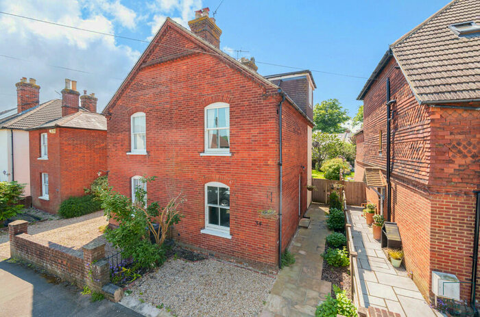 4 Bedroom Semi-Detached House To Rent In Station Road, Shalford, GU4