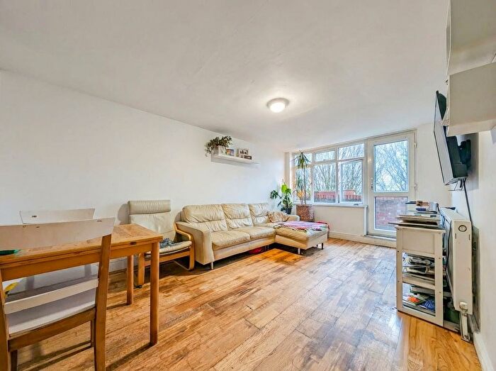 1 Bedroom Flat To Rent In Murfett Close, London, SW19