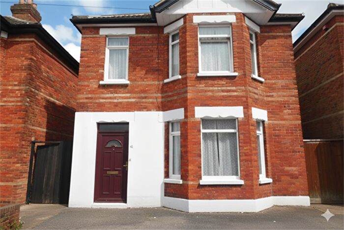 5 Bedroom House To Rent In Bedroom Detached House In Winton, BH9