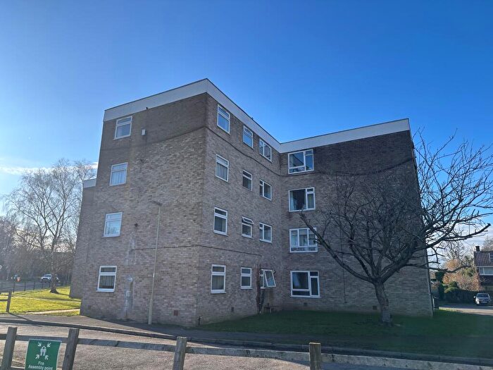 2 Bedroom Flat For Sale In Tunworth Court, Tadley, RG26