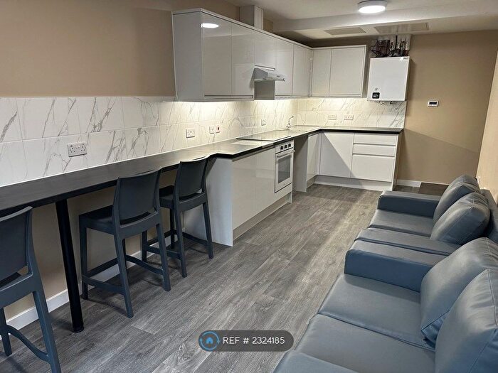 3 Bedroom Flat To Rent In Stokes Croft, Bristol, BS2