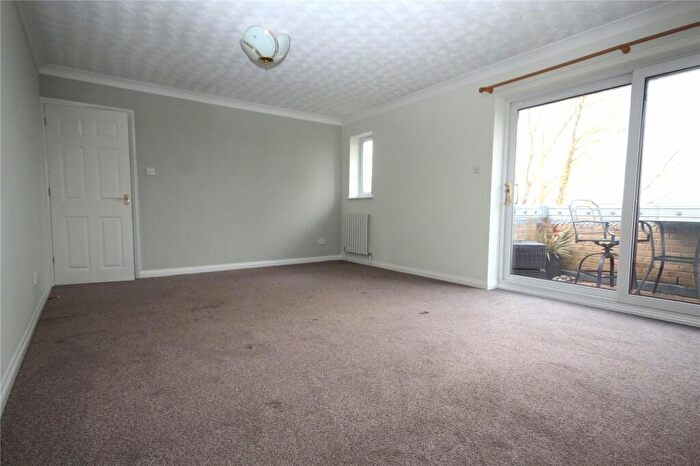 3 Bedroom Apartment For Sale In Watership Drive, Ringwood, BH24