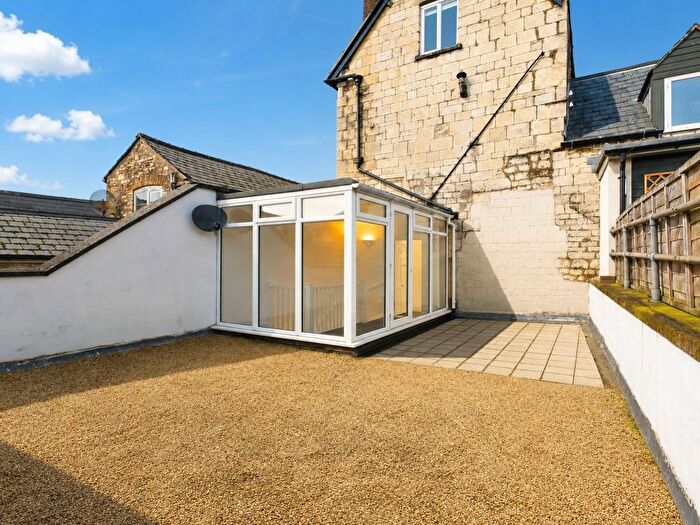 3 Bedroom Flat To Rent In High Street, Stroud, Gloucestershire, GL5