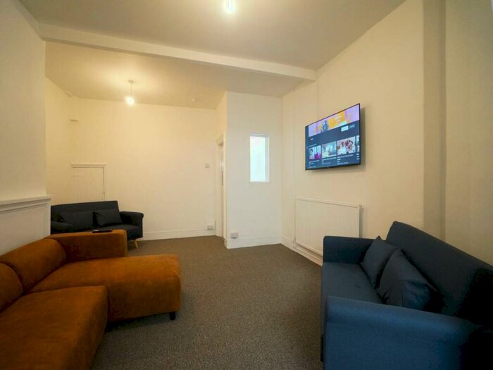 7 Bedroom House To Rent In Craig Y Don Road, Bangor, Gwynedd, LL57