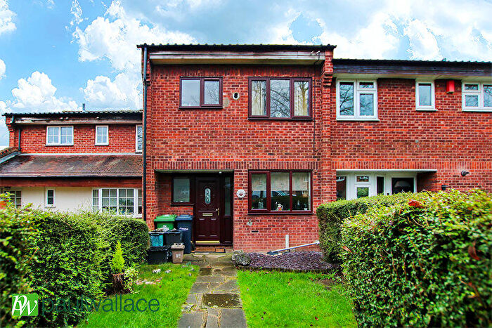 4 Bedroom Terraced House For Sale In Elderbek Close, West Cheshunt, EN7