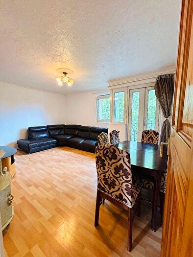 4 Bedroom Flat To Rent In Hunton Street, London, E1