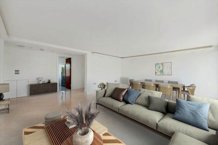 3 Bedroom Flat To Rent In St. Mary Abbots Terrace, London, W14