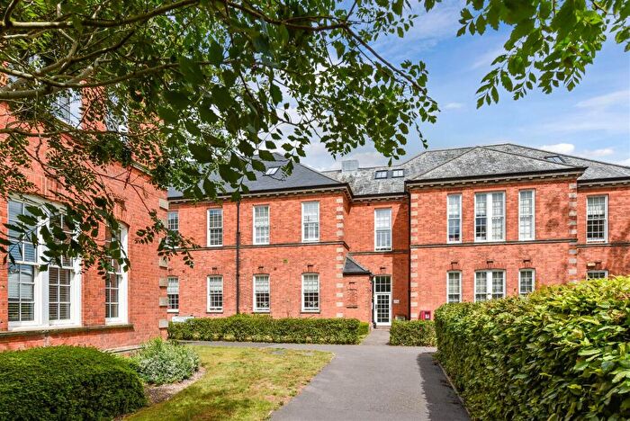 2 Bedroom Apartment For Sale In Longley Road, Chichester, PO19