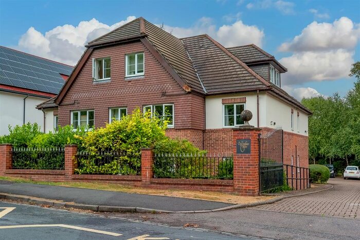 1 Bedroom Flat To Rent In Hornchurch Hill, Whyteleafe, CR3