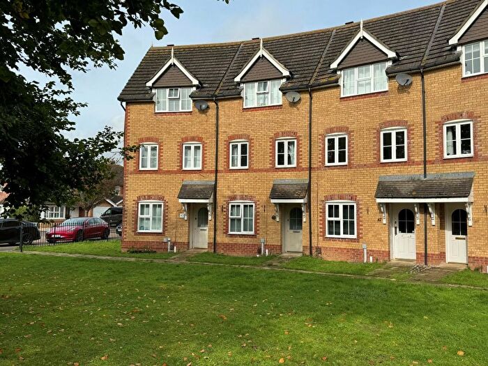 3 Bedroom Town House To Rent In John Dutton Way, Kennington, Ashford, TN24