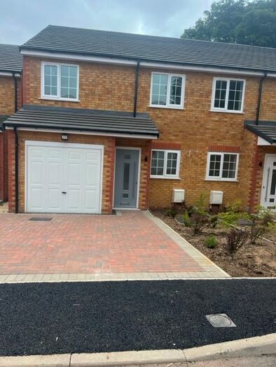 4 Bedroom Semi-Detached House To Rent In Wingate Road, Luton, LU4