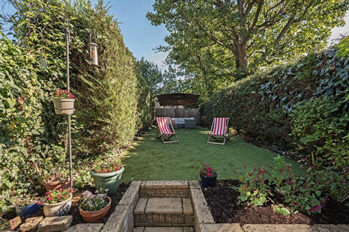 4 Bedroom Property For Sale In Danesdale Road, Victoria Park, London, E9