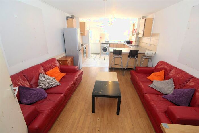 6 Bedroom Flat To Rent In Salisbury Road, Cathays, Cardiff, CF24